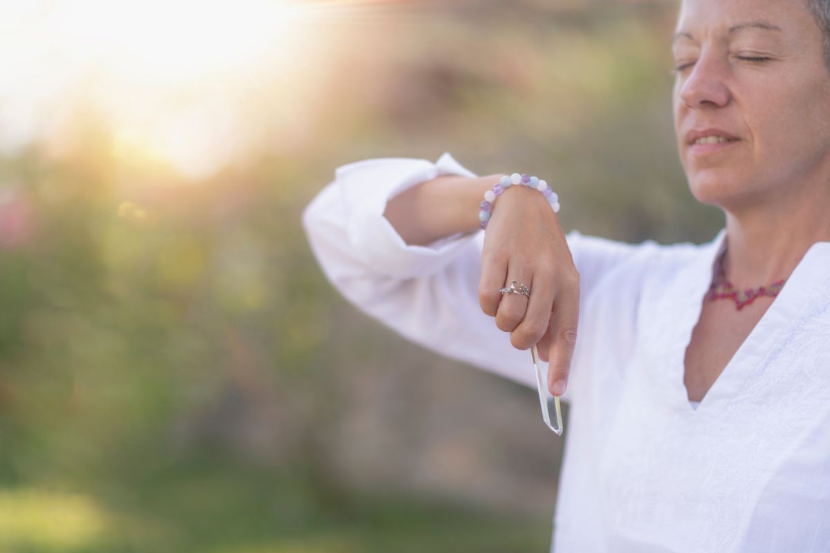 How To Meditate Using Crystals